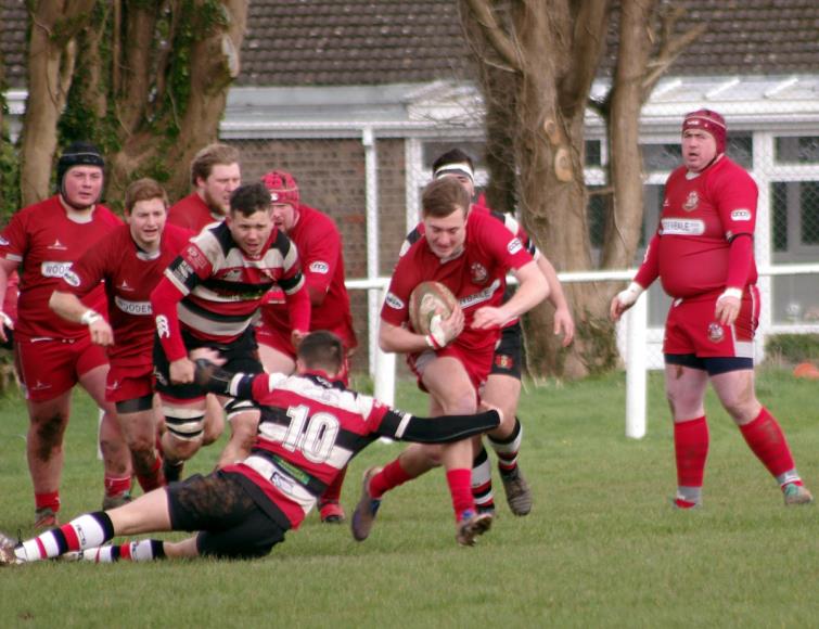 Tom Lewis breaks for The Scarlets
